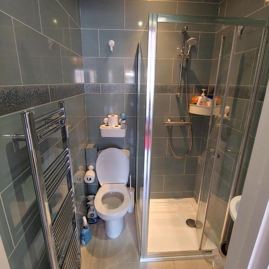 Ensuite Master Bedroom, Private Bathroom, Inside Family Home, Walking Distance To Harry Potter Watford  Eksteriør billede