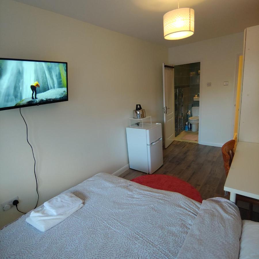 Ensuite Master Bedroom, Private Bathroom, Inside Family Home, Walking Distance To Harry Potter Watford  Eksteriør billede