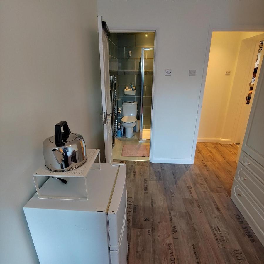 Ensuite Master Bedroom, Private Bathroom, Inside Family Home, Walking Distance To Harry Potter Watford  Eksteriør billede