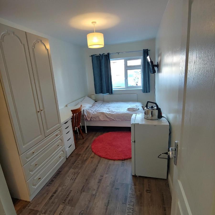 Ensuite Master Bedroom, Private Bathroom, Inside Family Home, Walking Distance To Harry Potter Watford  Eksteriør billede
