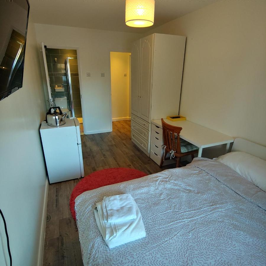 Ensuite Master Bedroom, Private Bathroom, Inside Family Home, Walking Distance To Harry Potter Watford  Eksteriør billede