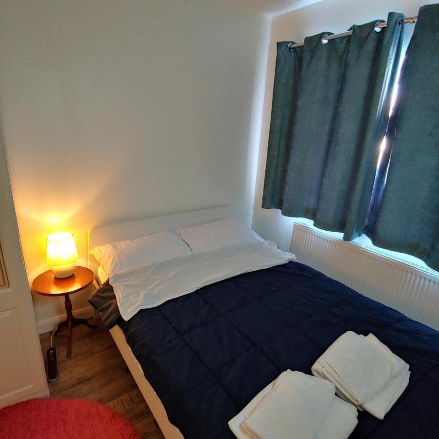Ensuite Master Bedroom, Private Bathroom, Inside Family Home, Walking Distance To Harry Potter Watford  Eksteriør billede