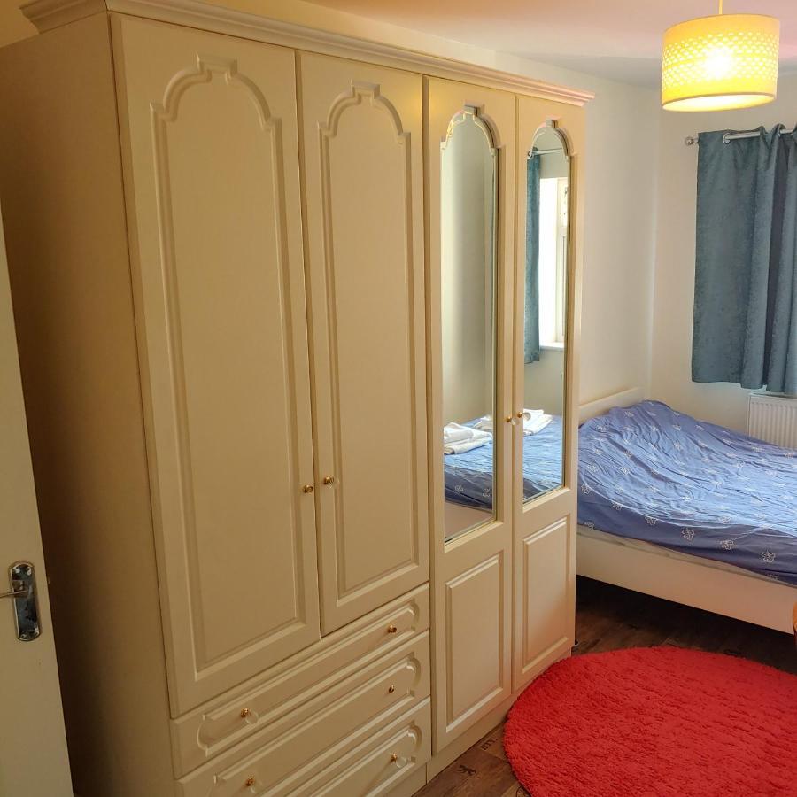 Ensuite Master Bedroom, Private Bathroom, Inside Family Home, Walking Distance To Harry Potter Watford  Eksteriør billede