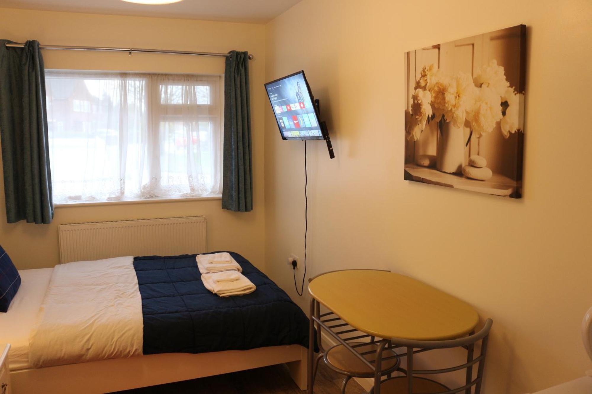 Ensuite Master Bedroom, Private Bathroom, Inside Family Home, Walking Distance To Harry Potter Watford  Eksteriør billede